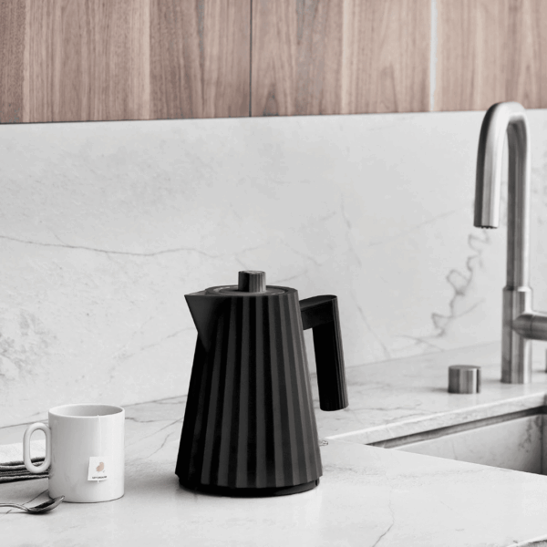3-13-1.png Alessi Plissé MDL06/1BUK - Electric Kettle