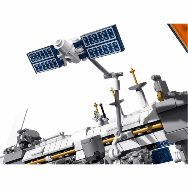 3-29.png LEGO Ideas International Space Station 21321 Building Kit, Adult Set for Display