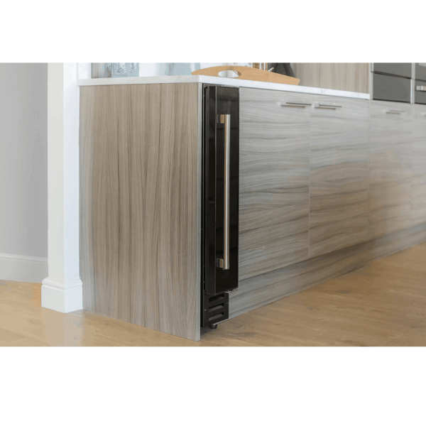 6-14-1.png Russell Hobbs RHBI7WC1 7 Freestanding or Integrated Wine
