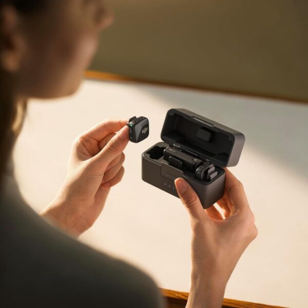61Qqxjnbw8L._AC_SL1500_.jpg DJI Mic Mini (2 TX + 1 RX + Charging Case), Ultralight, Detail-Rich Audio