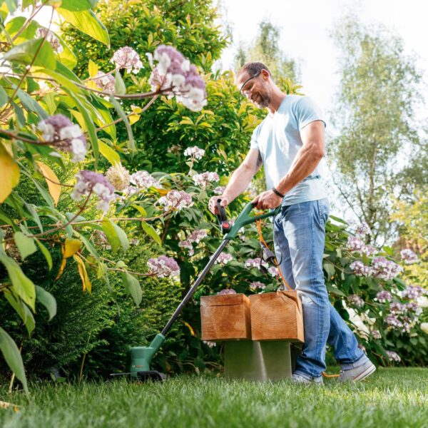 81ePxebzSWL._AC_SL1500_.jpg 21V Cordless Strimmer, Telescopic Lightweight Grass Trimmer with 6xMetal Blades & 10xPlastic Blades