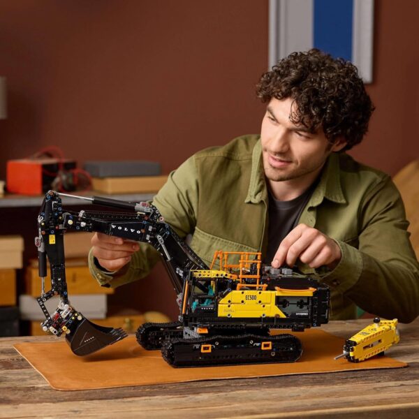 81iIJBZyDL._AC_SL1500_.jpg LEGO Technic Volvo EC500 Hybrid Excavator 42215